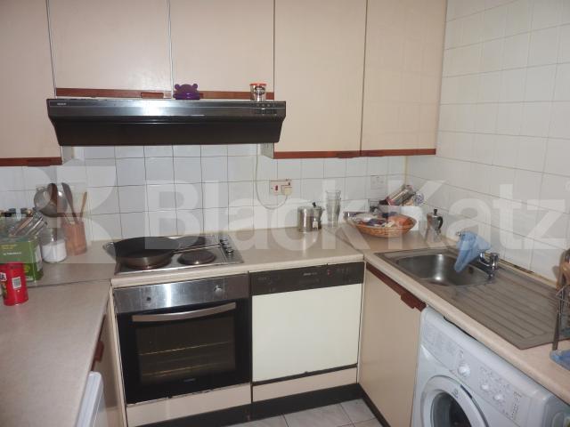 			NEW INSTRUCTION!, 1 Bedroom, 1 bath, 1 reception Flat			 Reachview Close, CAMDEN